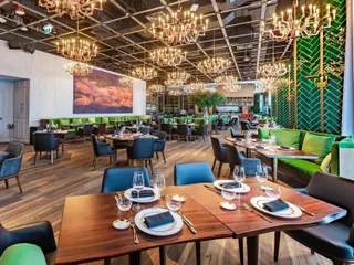 SLS в Business Bay