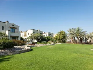 Mushrif Village в Mirdif