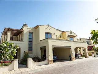 Mushrif Village в Mirdif