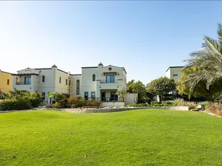 Mushrif Village в Mirdif