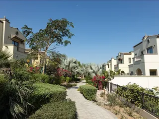 Mushrif Village в Mirdif