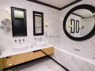 Millennium Atria в Business Bay