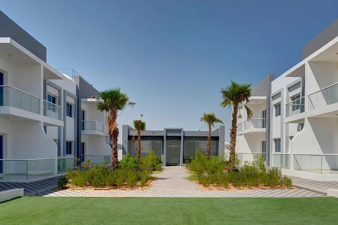 Dezire South в Dubai Industrial City