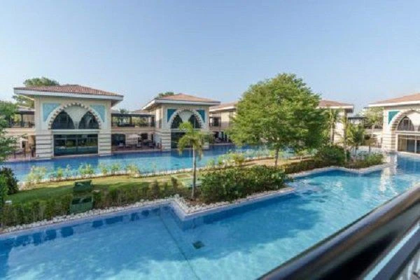 Комплекс вилл премиум класса Royal Villas Jumeirah Zabeel Saray с пляжем и бассейнами, Palm Jumeirah, Дубай, ОАЭ Комплекс вилл премиум класса Royal Villas Jumeirah Zabeel Saray с пляжем и бассейнами, Palm Jumeirah, Дубай, ОАЭ